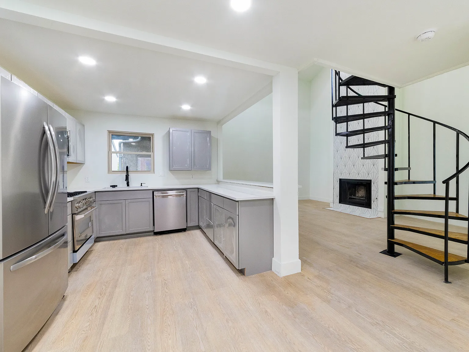 2 bed, 1411 sqft, $2,500 — Photo 1