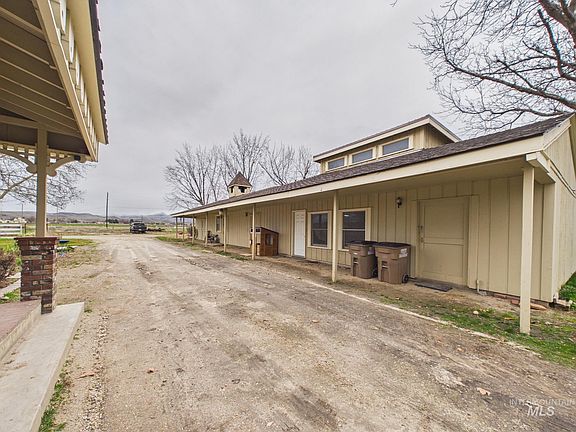 2nd image of 1747 W Central Rd