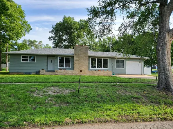 315 E 6th St, Solomon, KS 67480