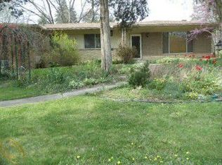 8714 Elizabeth Lake Rd, White Lake, MI 48386