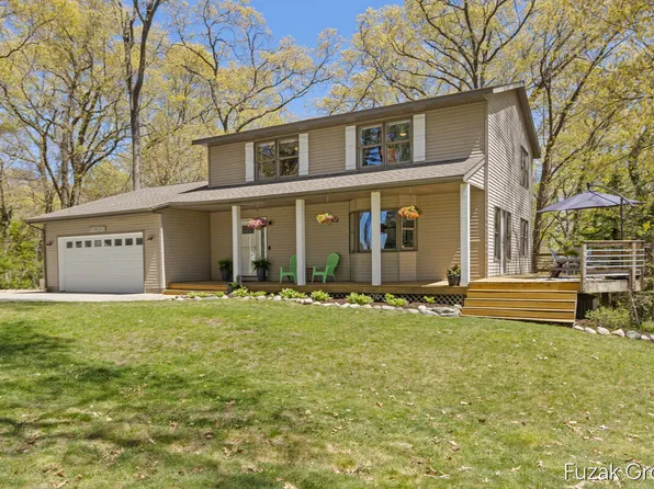 15780 Ridge Ln, Spring Lake, MI 49456