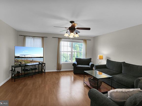 5th image of 55 Parkside Dr