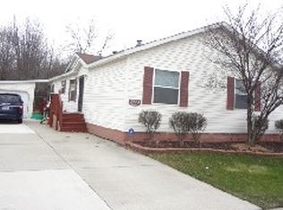 21564 Notre Dame Dr, Macomb, MI