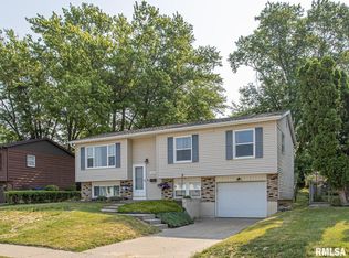 3409 Greenbrier Dr, Bettendorf, IA