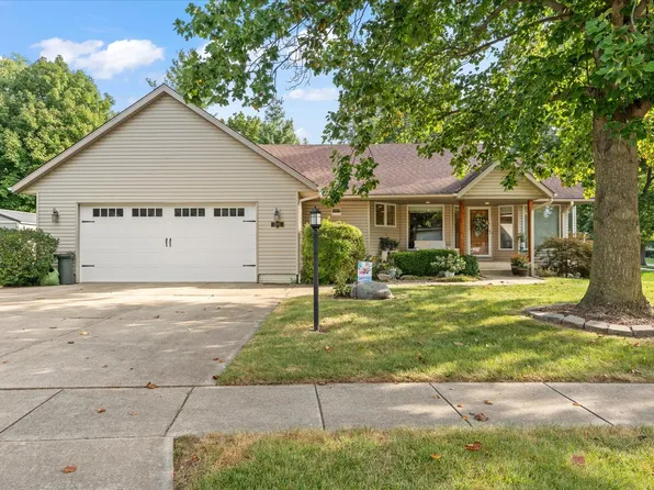 2000 Spruce Ln, Monticello, IL 61856