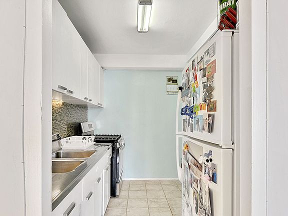 4th image of 3 Fordham Hill Oval APT 12D