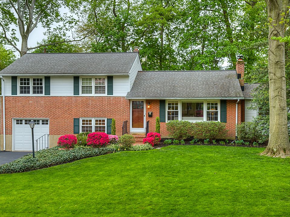 Welcome to 604 Ivydale Rd!