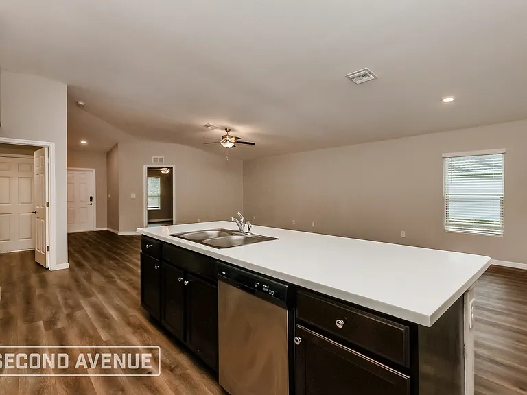 736 Barcia St E — Photo 7