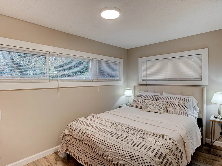 Full size bed