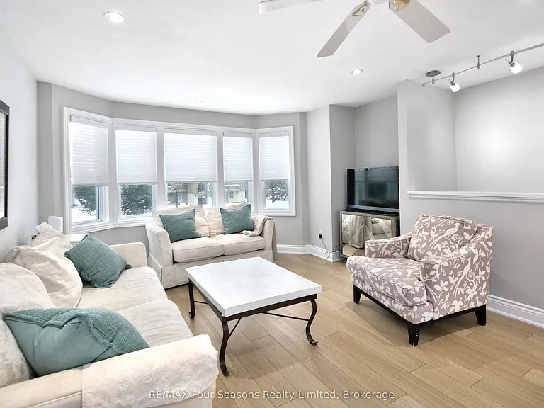 104 Lauries Ct — Photo 23