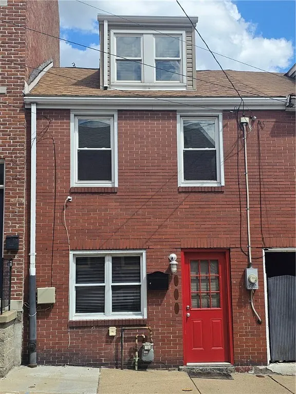 604 Middle St photo 1