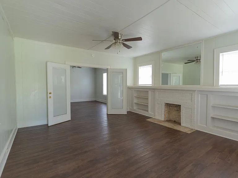 2913 Homan Ave — Photo 2