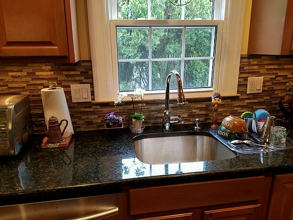 5th image of 556 Herrick Dr