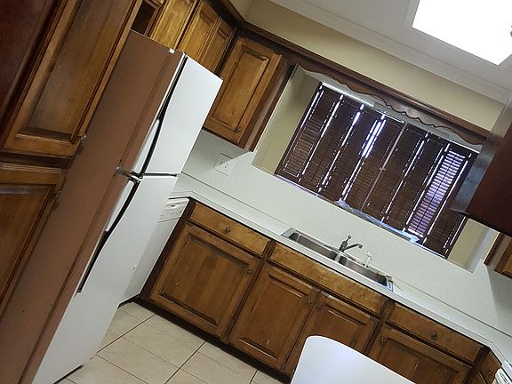 2nd image of 1012 Edgewood Cir