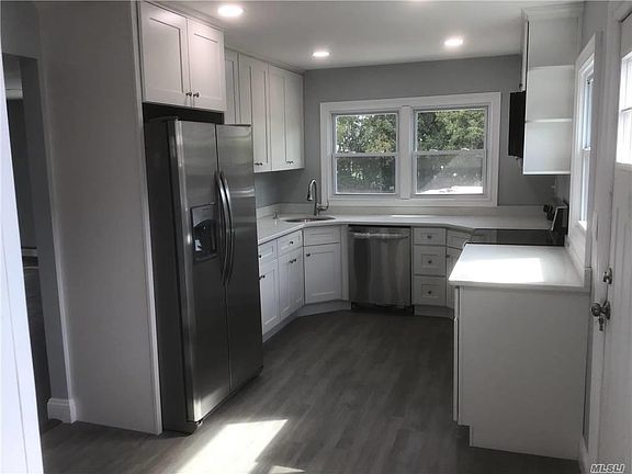 2nd image of 1092 Iris Pl
