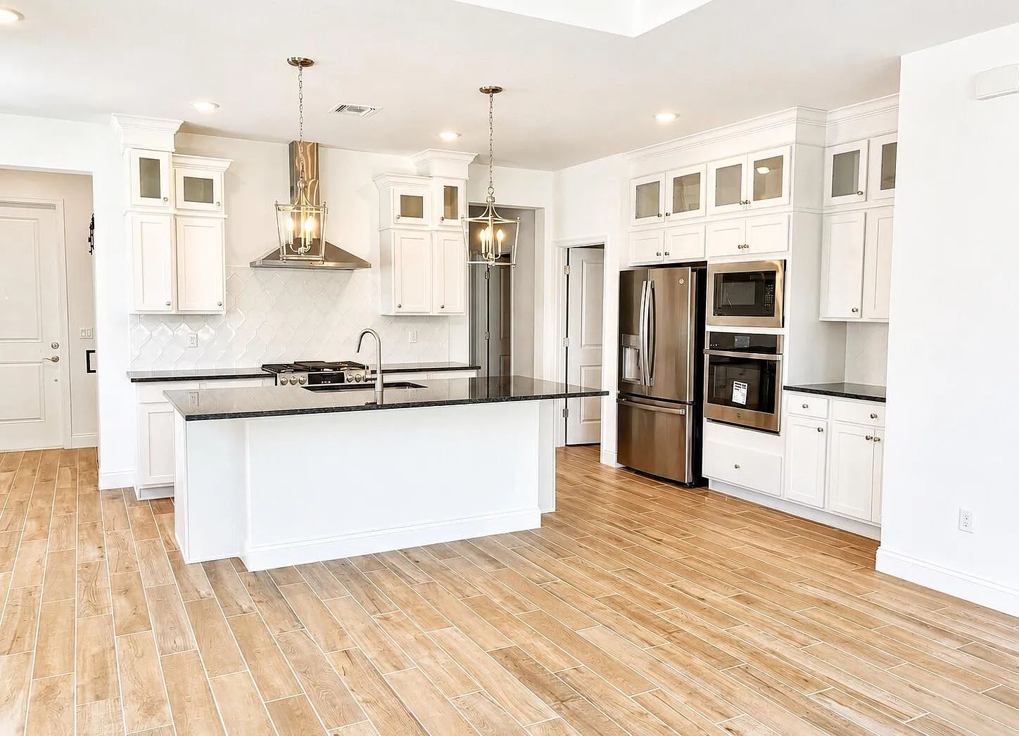 2 bed, 2.0 bath, 1572 sqft, $2,850 — Photo 3