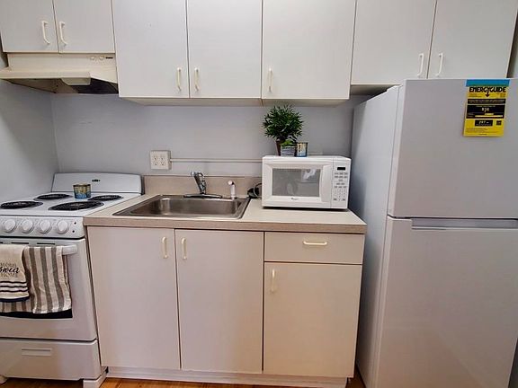 3rd image of 2241 W Pensacola St APT 75