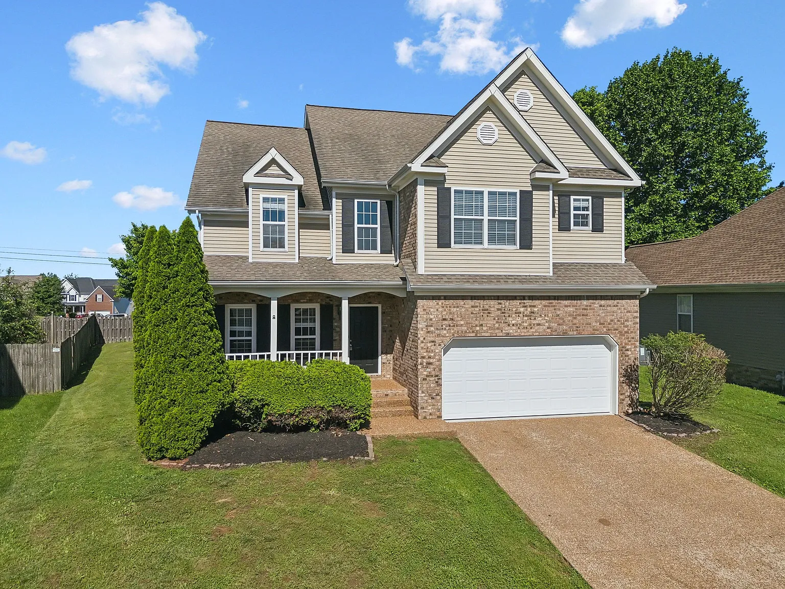 3 bed, 2.5 bath, 2516 sqft, $2,500 — Photo 1