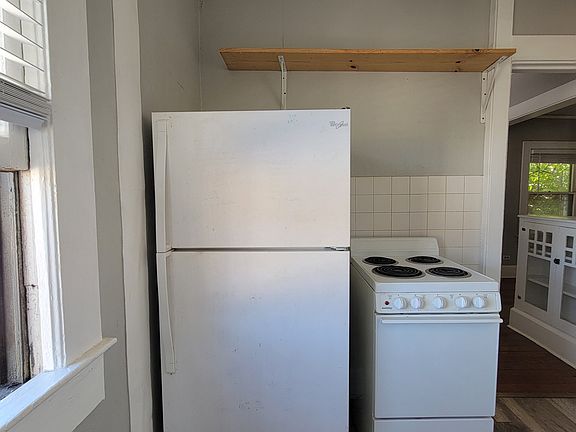 4th image of 225 11th Ave N