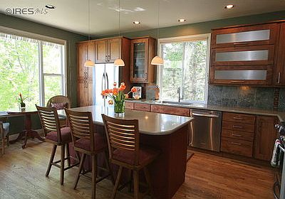 Elegant cook&apos;s kitchen