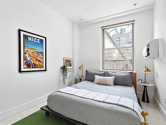 5th image of 15 E 10th St APT 5A