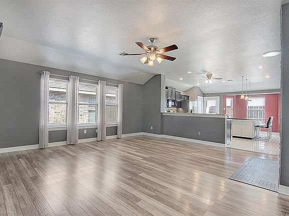 2nd image of 521 Raven Dr