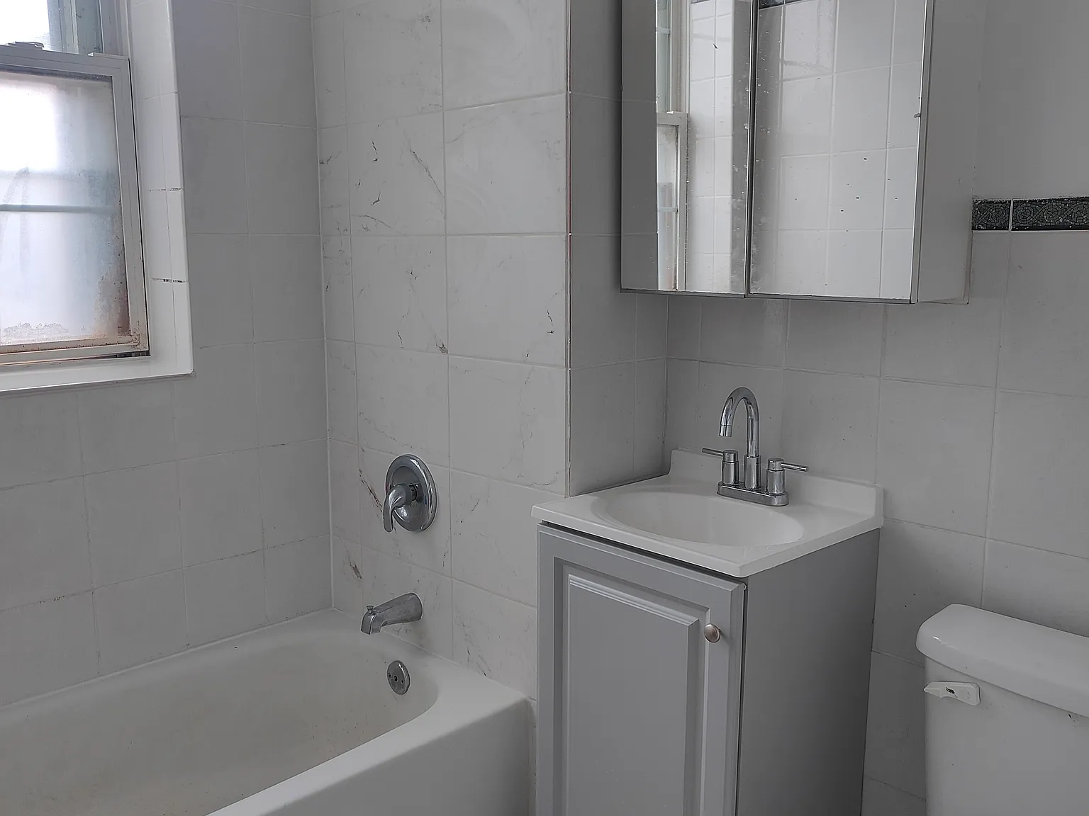 3 bed, 1250 sqft, $2,300 — Photo 4