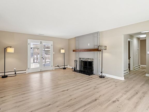 5th image of 483 Parkside Dr