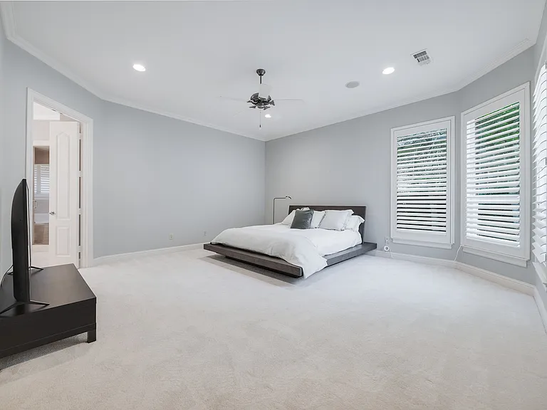 5619 Miramar Dr — Photo 8