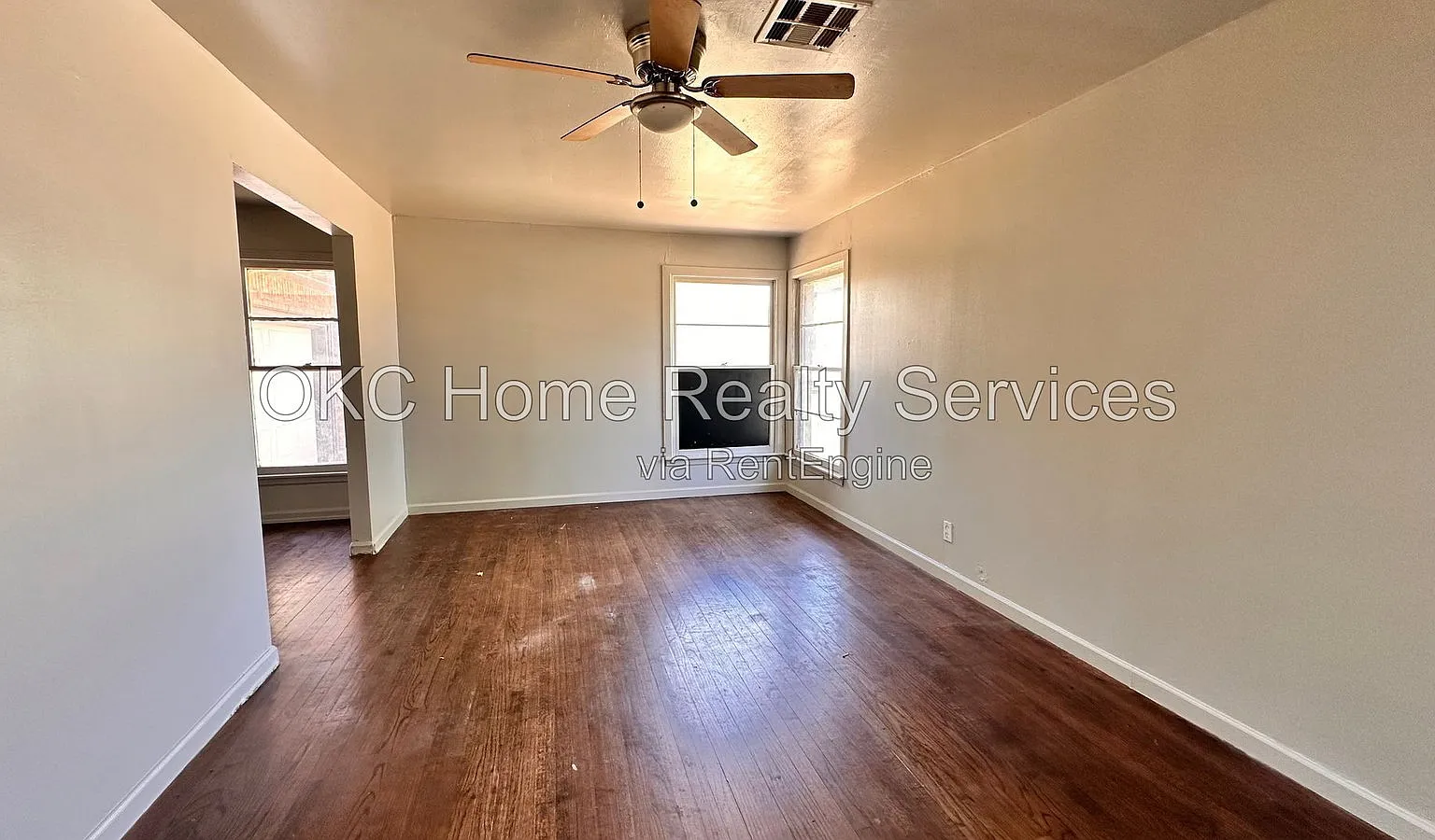 2 bed, 1.0 bath, 898 sqft, $1,300 — Photo 3