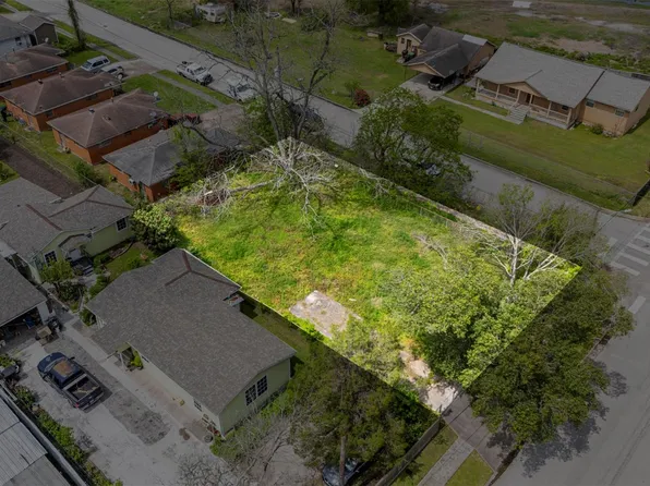 4921 Wipprecht St, Houston, TX 77026