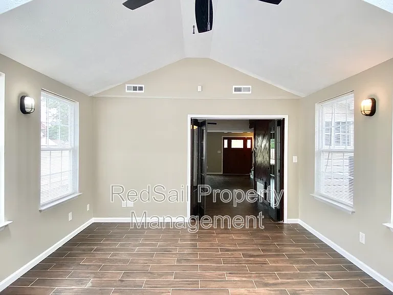 428 Fort Worth St — Photo 7