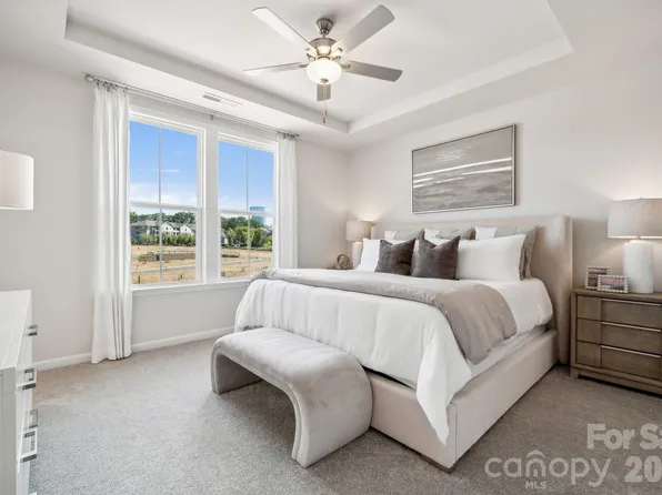 2147 Hawksworth Ln, Charlotte, NC 28262