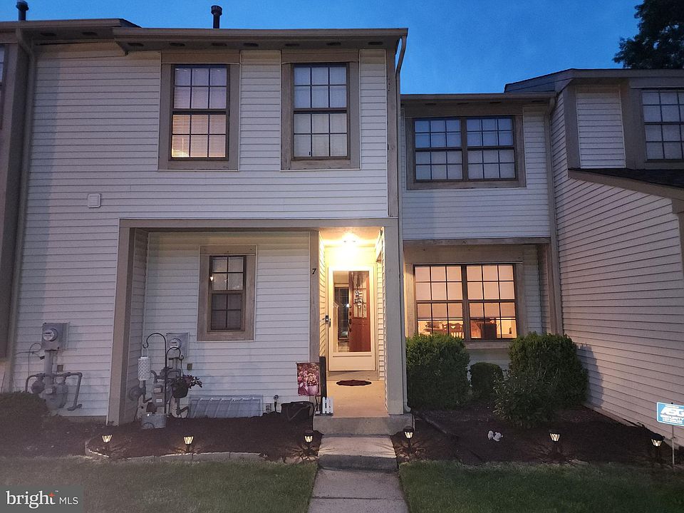 2nd image of 7 Burgundy Dr