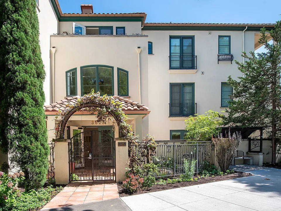 3328 SW Barbur Blvd #4