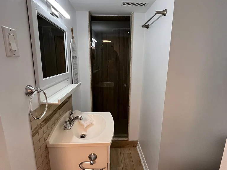 3576 Ash Row Cres #LOWER — Photo 9