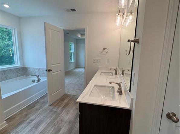 380 Waterbluff Dr, Mableton, GA 30126