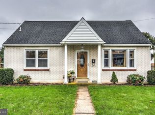 1984 Edgemont Dr, East Petersburg, PA 17520