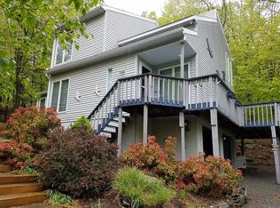 1033 Sunrise Ter, Lake Ariel, PA 18436
