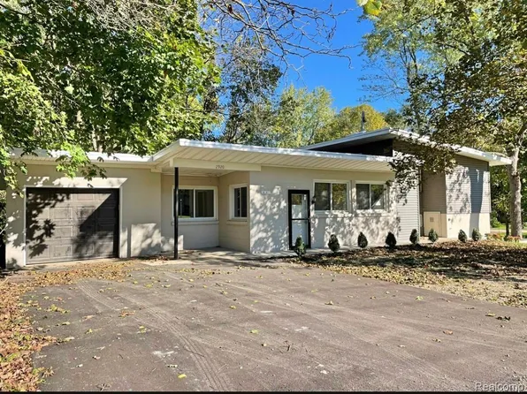 2920 Valley Dr, Ann Arbor, MI 48103