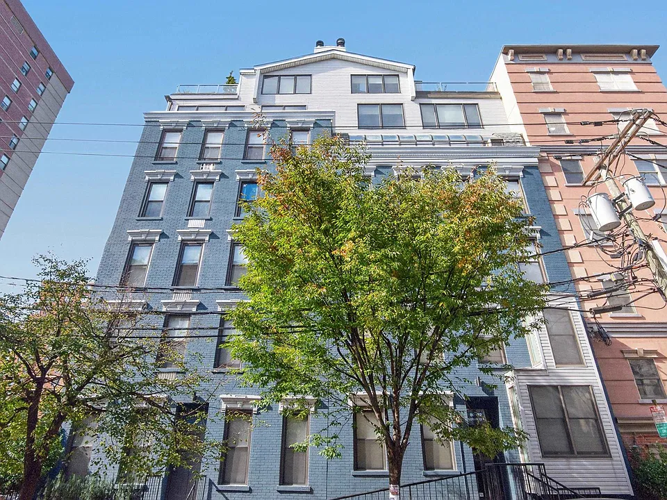 82 Bloomfield St