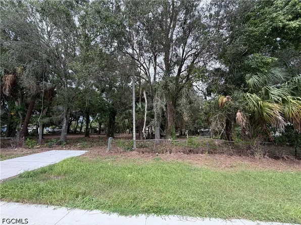 Adams Ave W, Immokalee, FL 34142