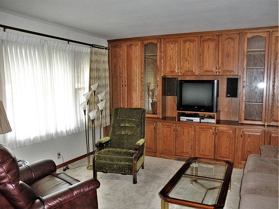 3rd image of 1100 N Prairie Ave