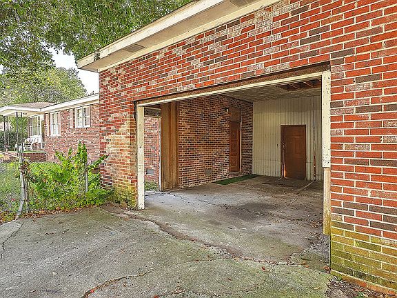 3rd image of 2028 Riverview Ave