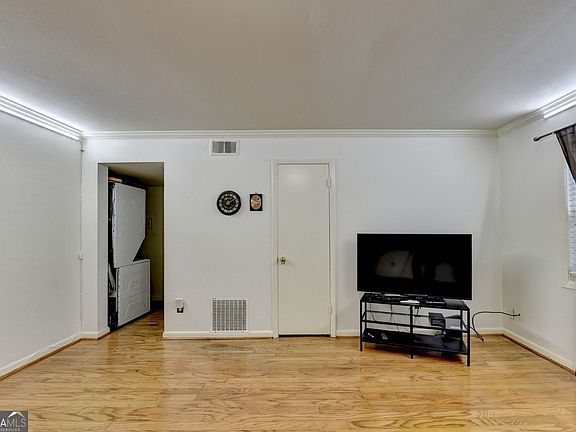 5th image of 793 Jordan Ln #C1