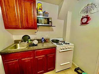 Rented by R New York