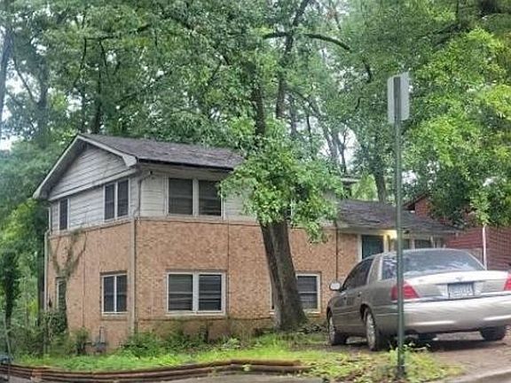 Exterior Neighborhood (street photo)