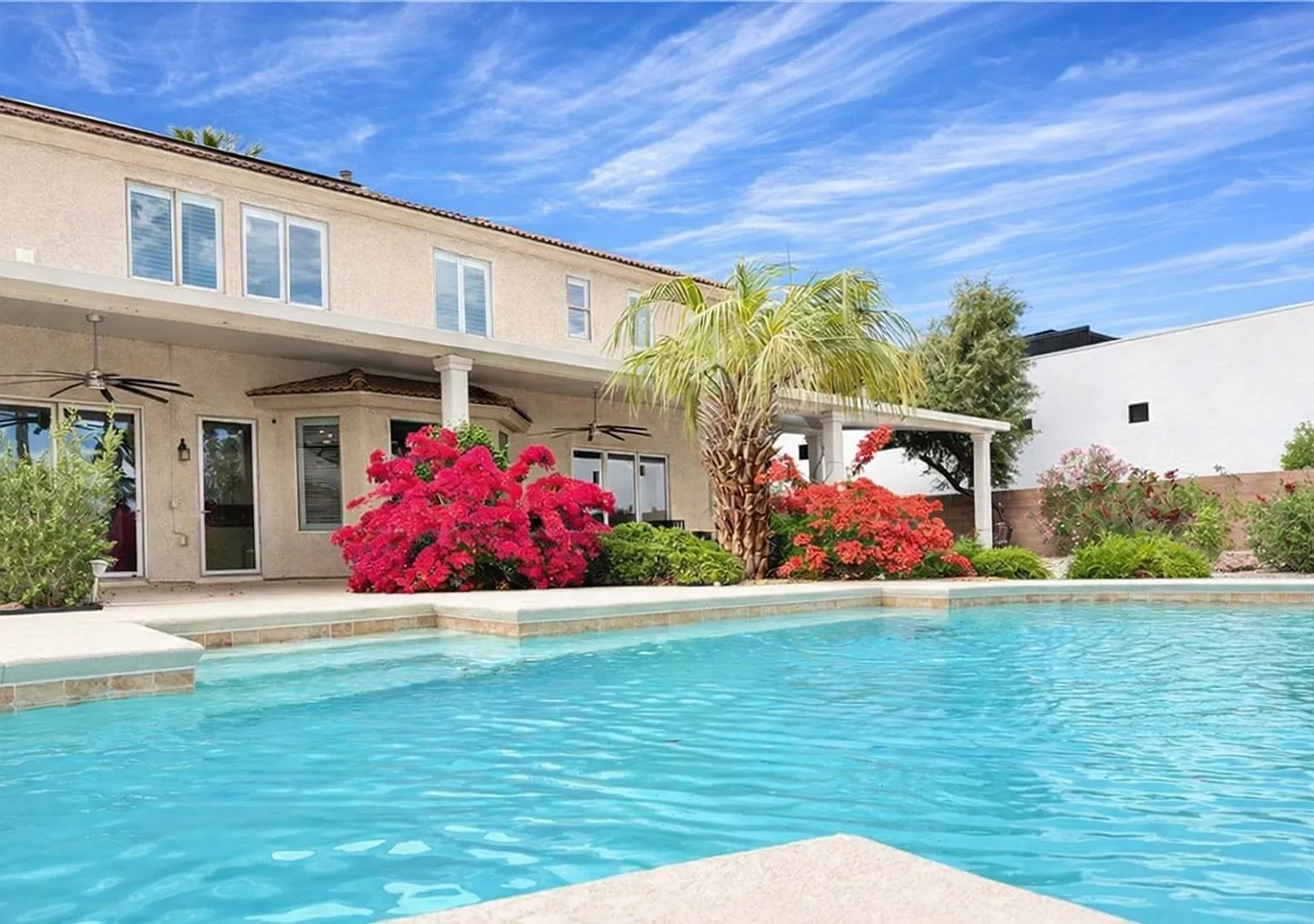 Northwest Valley 6 bdr 4400 sq ft with RV parking, pool, covered patio - all on a 1/2 acre lot! — Photo 4