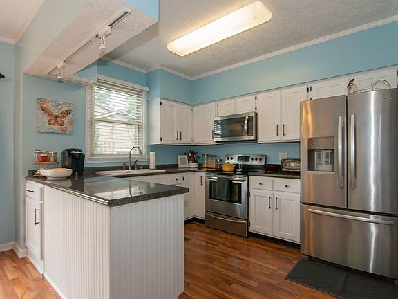 4th image of 5844 Buttonwood Dr