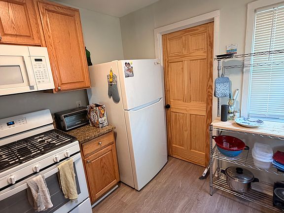 4th image of 606 W Summit St APT 2